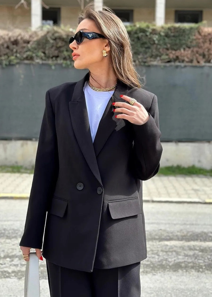 ensemble-tailleur-noir-pour-femmes
