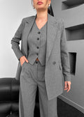 Ensemble tailleur gris foncé rayé chic en 3 pièces , pantalon + blazer + gilet 