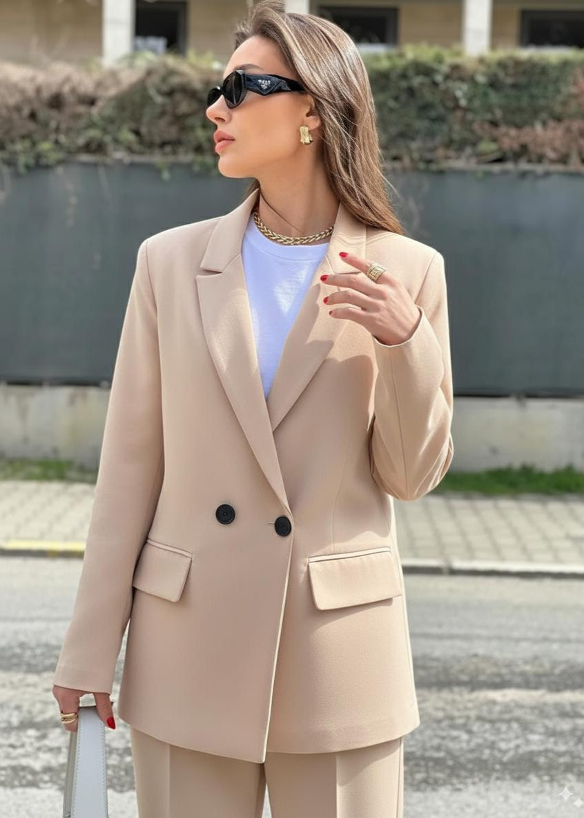 Ensemble tailleur beige veste et pantalon charmant 