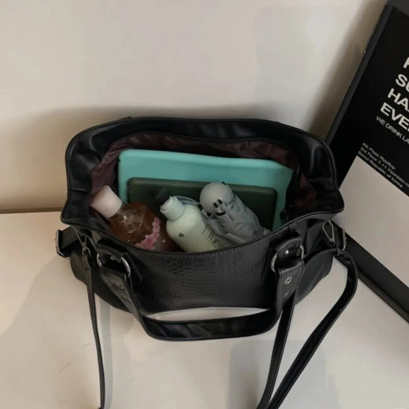 Grand sac à main bandoulière de cours imitation croco Manon