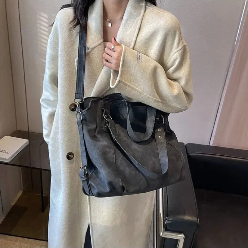 Grand sac à main bandoulière de cours rétro souple Iris